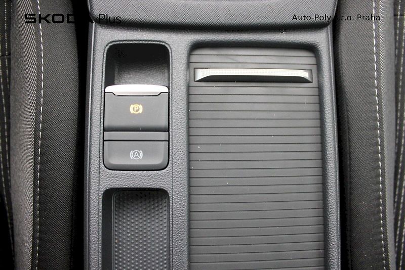 Škoda Octavia (2025) Selection 1.5 TSI 85kw m-HEV D - fotka 16 z 25