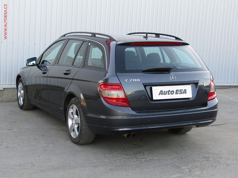 Mercedes-Benz Třídy C (2009) 2.2. CDi C 200 CDi, AC - fotka 6 z 17