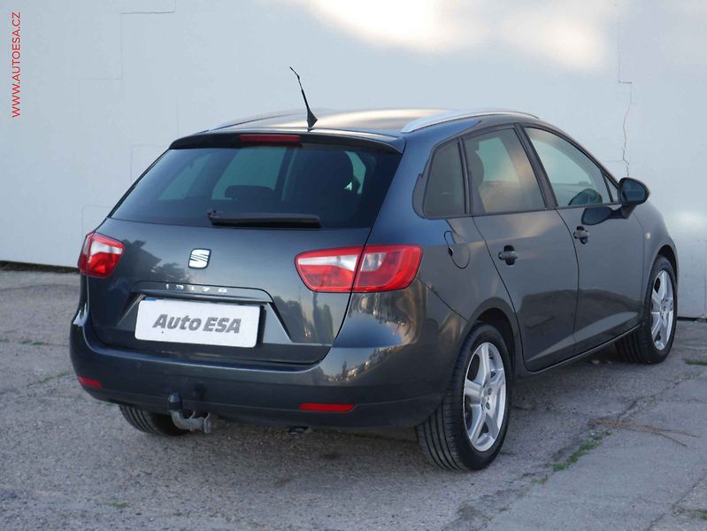 Seat Ibiza (2011) 1.6 TDi, AAC, výhř.sed. - fotka 6 z 18