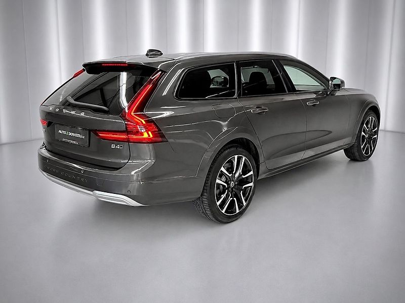 Volvo V90 B4 AWD ADVANCED, H&K, PANO, KE - fotka 6 z 26