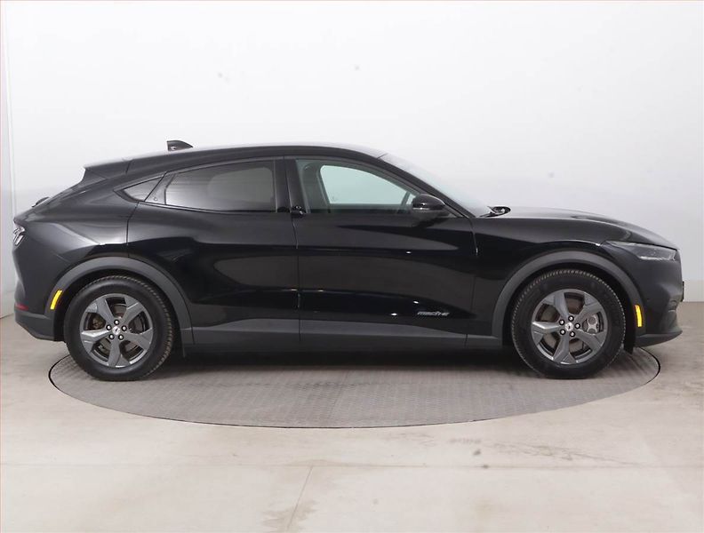 Ford Mustang Mach-E (2021) Standard Range RWD, SoH 94% - fotka 6 z 20
