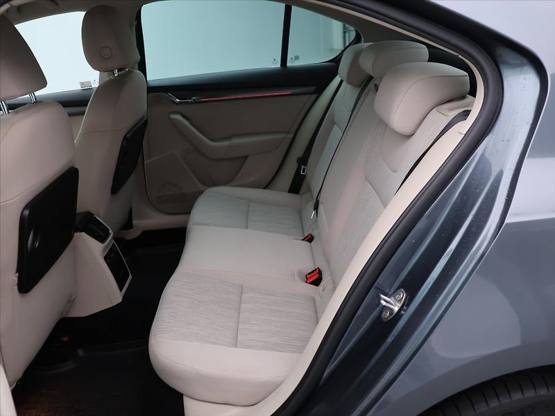 Škoda Octavia 2,0 TDi 110kW Style LED CZ - fotka 14 z 26
