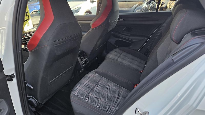 Volkswagen Golf (2024) GTI 2.0TSI 180kW DSG - fotka 11 z 34