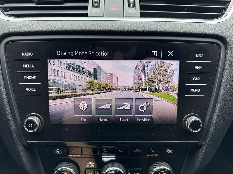 Škoda Octavia (2018) RS 2.0 TDi DSG ACC LED 135kW - fotka 15 z 50