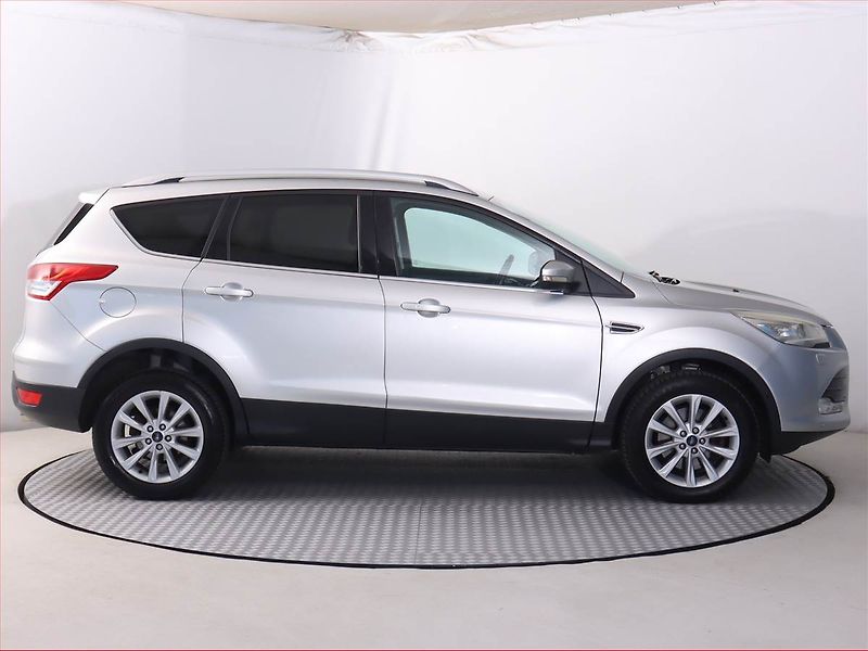 Ford Kuga (2015) 2.0 TDCi, 4X4, Kůže, Tempomat - fotka 6 z 18