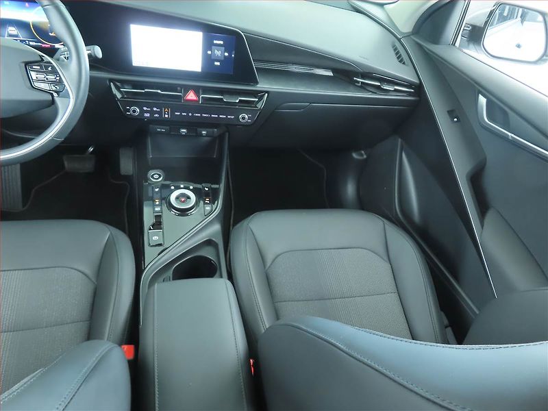 Kia Niro (2023) EV, SoH 100% - fotka 8 z 26