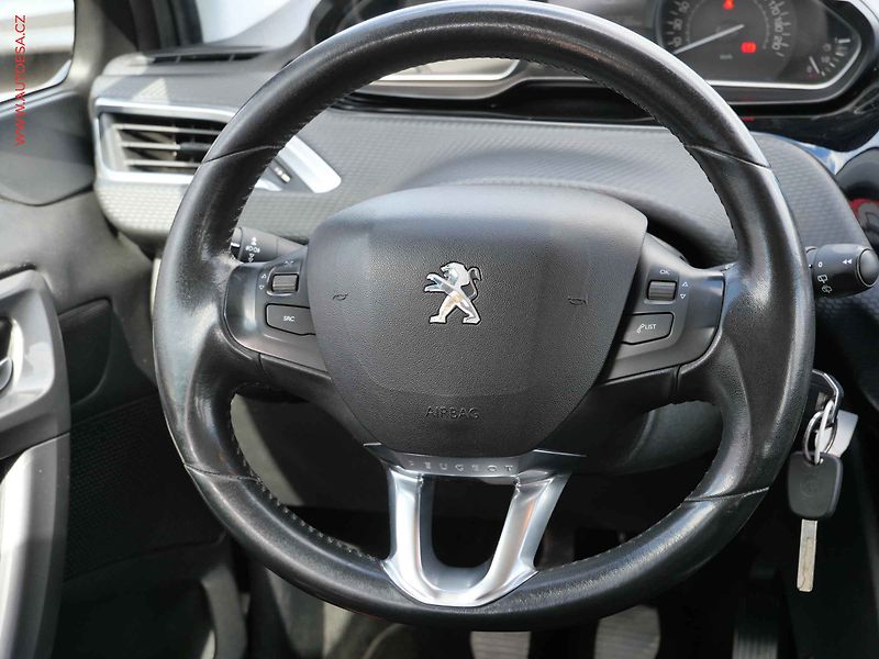 Peugeot 2008 (2016) 1.6 HDi, ČR, GT Line - fotka 13 z 19