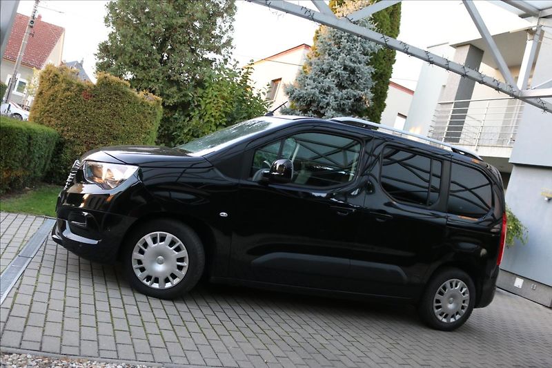 Opel Combo 1,2 LIFE,81KW,87000 Km - fotka 9 z 47