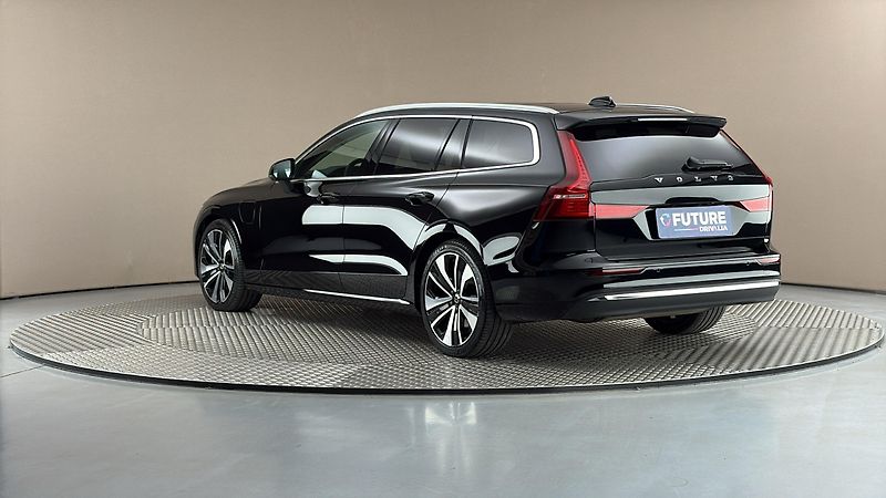Volvo V60 2.0 T6 AUT AWD Recharge Plus B - fotka 2 z 34