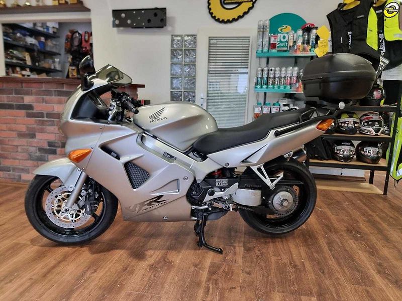 Honda VFR 800 (1999) - fotka 3 z 20