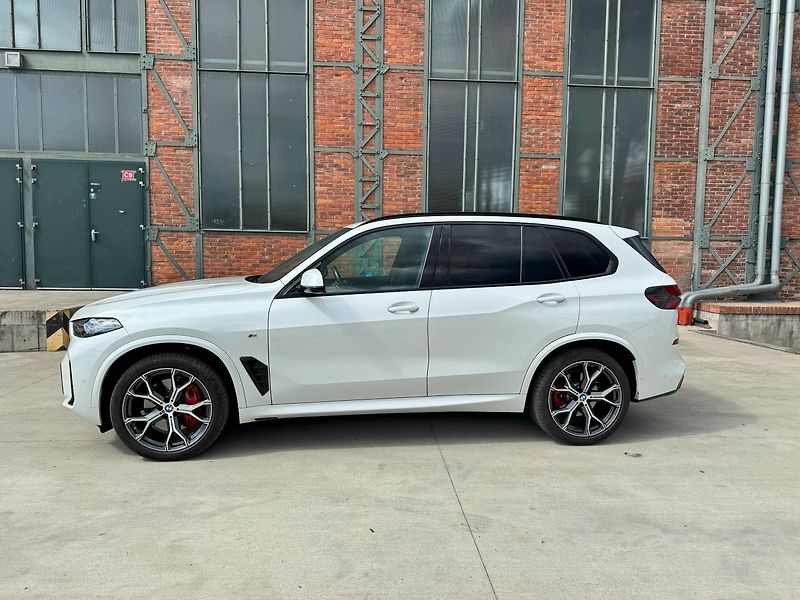 BMW X5 (2024) xDrive 30d M PAKET - fotka 5 z 35