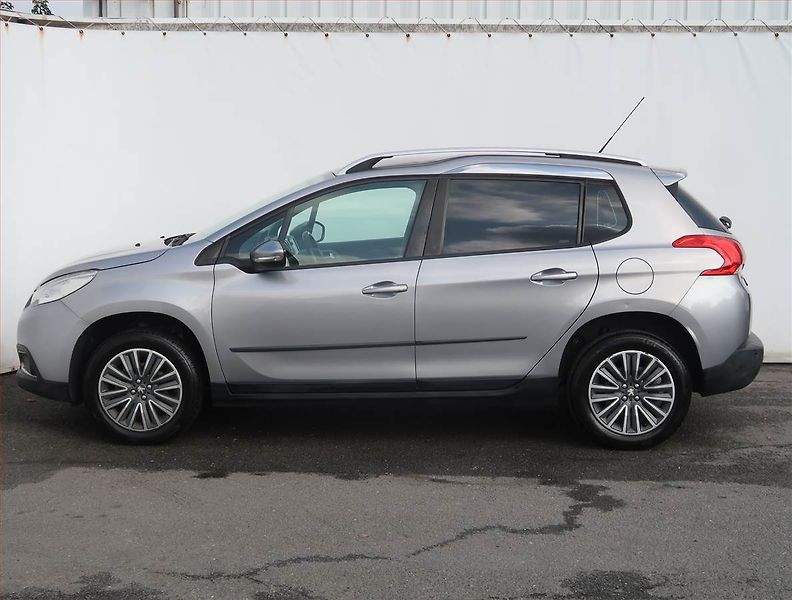 Peugeot 2008 (2016) 1.2 PureTech, Serv.kniha - fotka 3 z 20