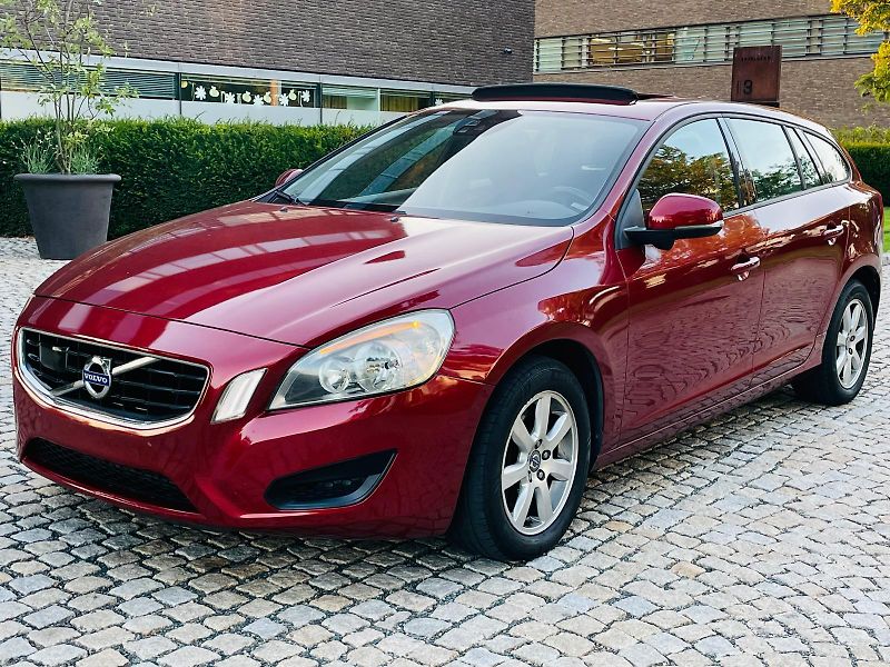 Volvo V60 2.0D4 5VÁLEC SERVISKA TAŽNÉ - fotka 4 z 48