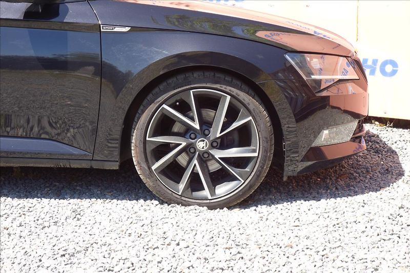 Škoda Superb 2,0 TDi,SERV.KN.,SPORTLINE,DSG - fotka 9 z 49