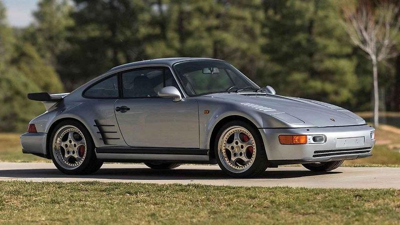 Celkem 12 úžasných Porsche půjde do aukce.
