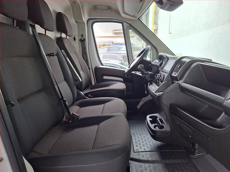 Peugeot Boxer (2023) 2.2 BlueHDi, Maxi, 16m3, 1.0t - fotka 9 z 17