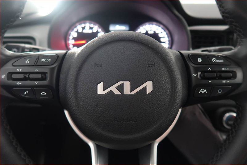Kia Stonic (2023) Exclusive 1.0 T-GDI, EXCLUSIVE - fotka 16 z 17