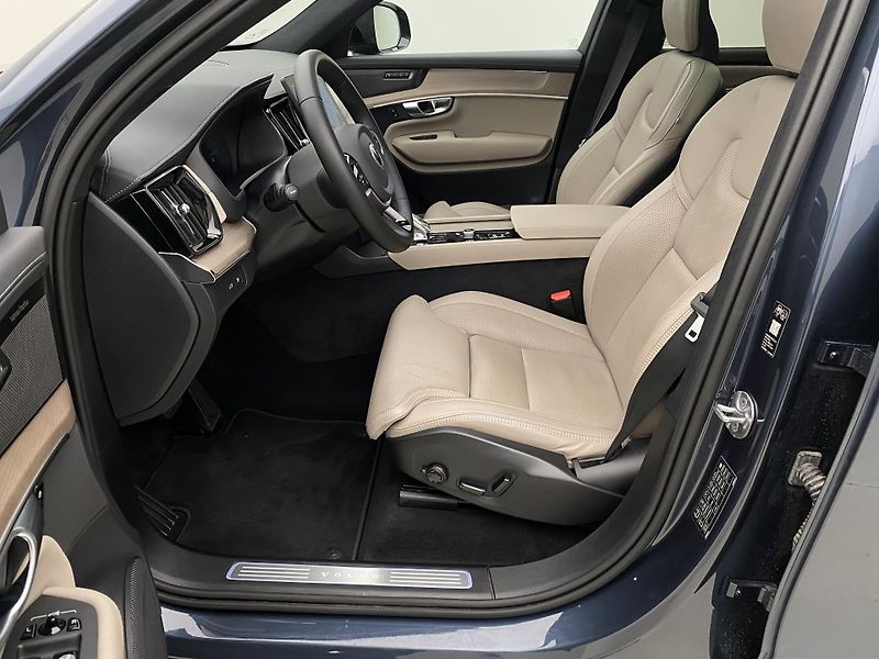 Volvo XC90 (2025) T8 AWD Plug-in DARK ULTRA - fotka 3 z 75
