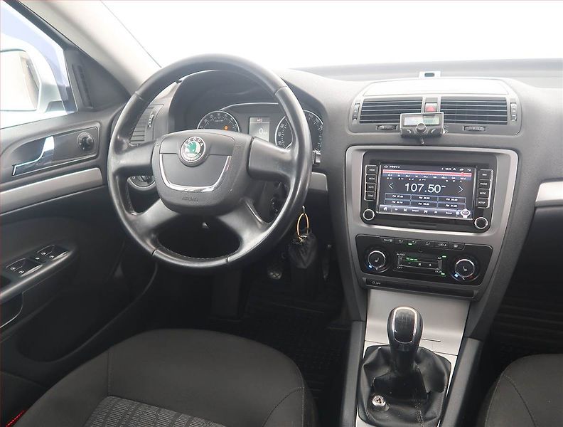 Škoda Octavia (2011) 1.6 TDI, Tažné, jezdí výborně - fotka 7 z 14
