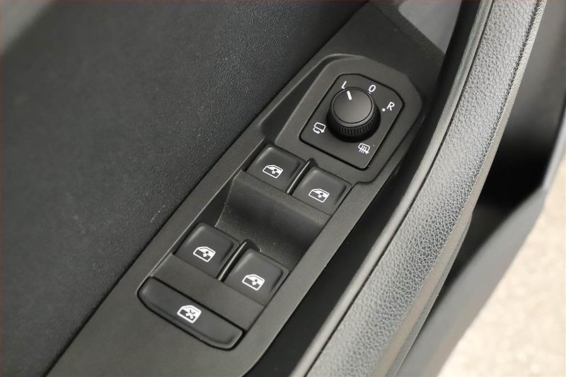 Škoda Karoq (2019) Ambition 1.0 TSI, Automat - fotka 12 z 18