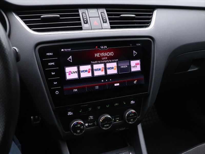Škoda Octavia 2,0 TDI RS 4x4 DSG Virtual LED - fotka 25 z 43