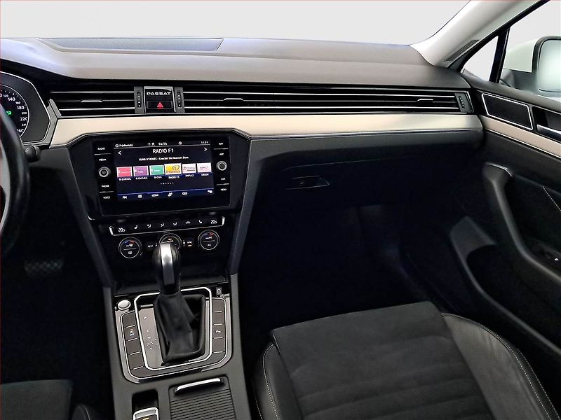 Volkswagen Passat (2020) 2.0 TDI, Automat, Kůže, Navi - fotka 8 z 21