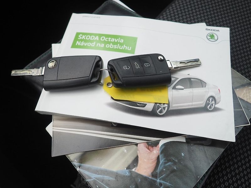Škoda Octavia (2013) 1.6 TDI, Automat - fotka 29 z 31