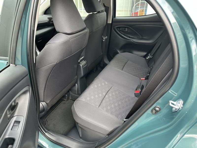 Toyota Yaris 1.5L HEV116 CVT Comfort - fotka 8 z 26