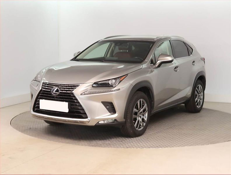 Lexus NX 300h (2018) Prestige 300h - fotka 2 z 16