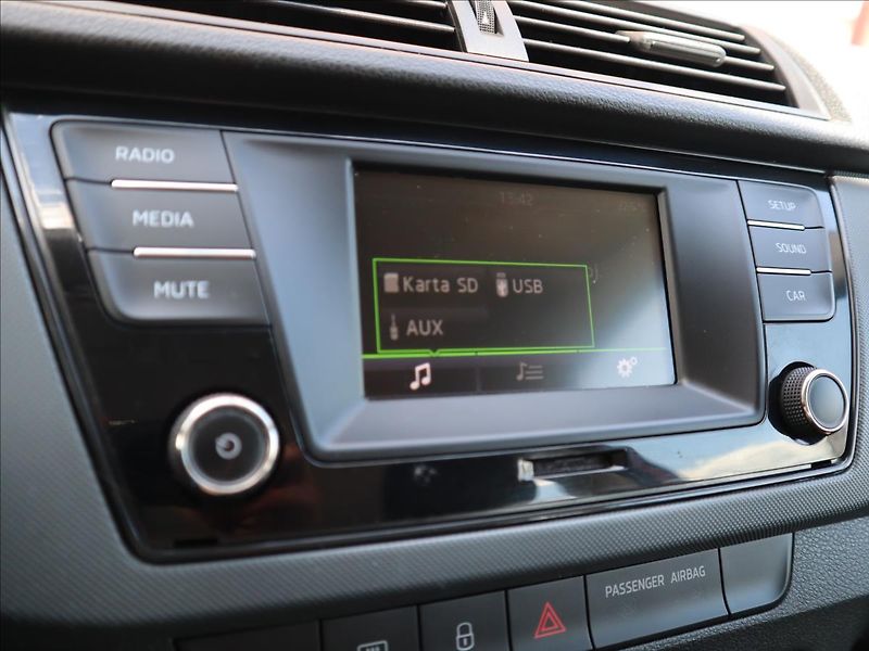 Škoda Fabia 1,0 MPI Active, Klima - fotka 15 z 35
