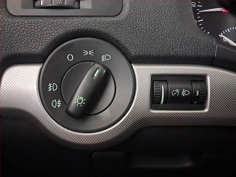Škoda Octavia (2012) Elegance 1.6 TDI, po STK - fotka 17 z 17