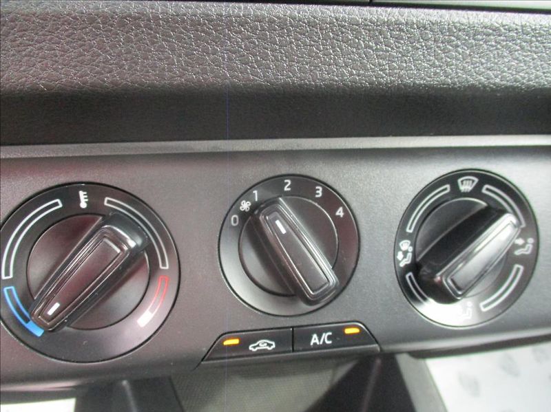 Škoda Fabia 1,0 TSI, servis,DPH,1.maj,CZ, - fotka 28 z 43