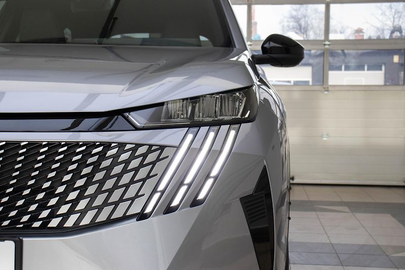 Peugeot 5008 ALLURE Hybrid 145 e-DCS6 - fotka 15 z 16