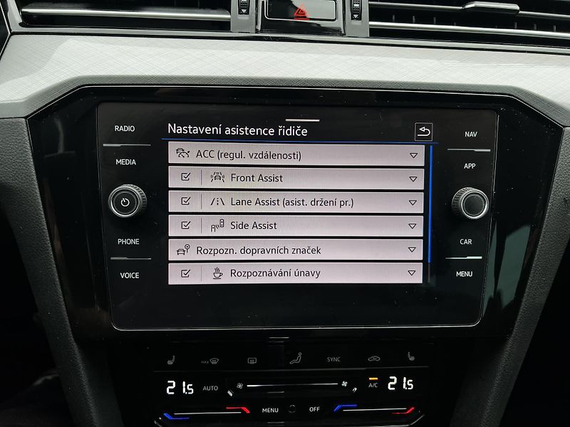 Volkswagen Passat 2.0TDI DSG 110kW Business DPH - fotka 18 z 24