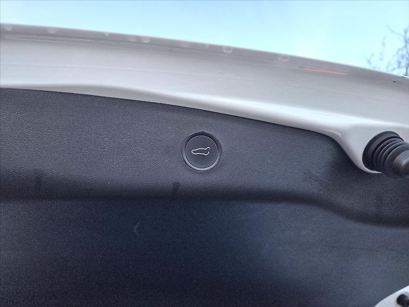 Tesla Model 3 0,0 Long Range RWD SOH 96% 1.m - fotka 12 z 17