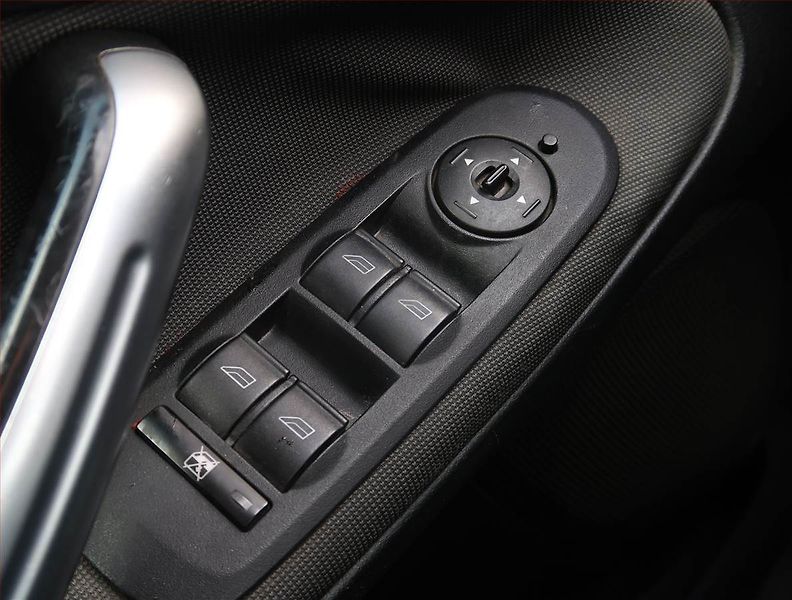 Ford S-MAX (2007) Trend 1.8 TDCi, 7 míst - fotka 15 z 17