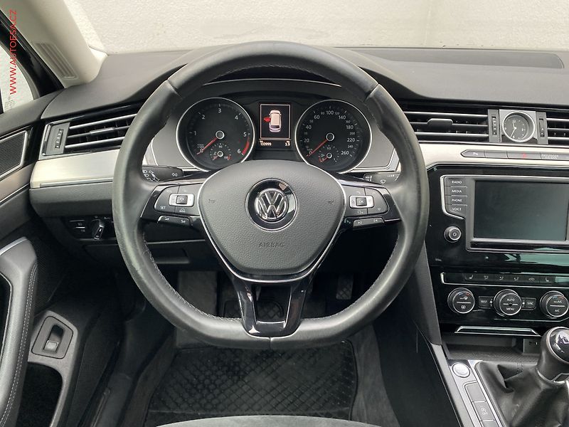 Volkswagen Passat (2016) 2.0 TDi, Highline, LED - fotka 11 z 18