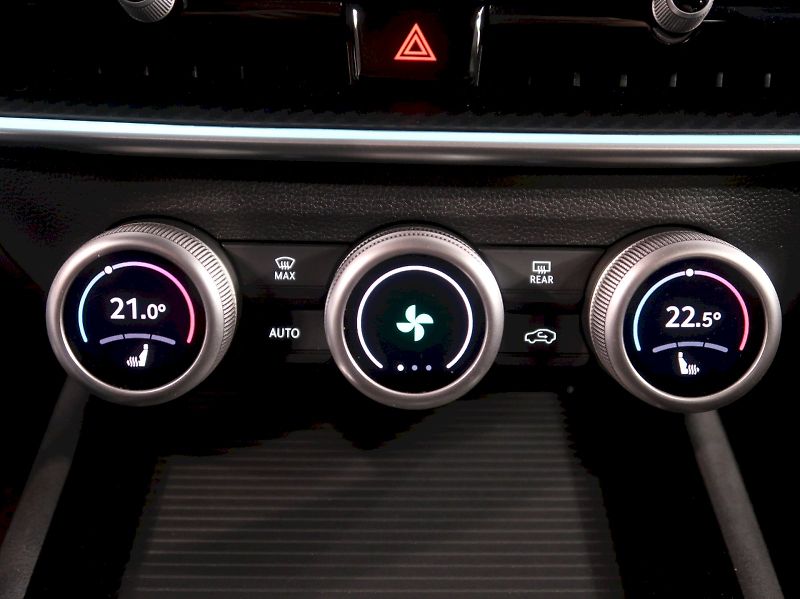 Škoda Superb (2025) SPORTLINE 2.0TDI 142KW 4x4 DSG - fotka 34 z 45