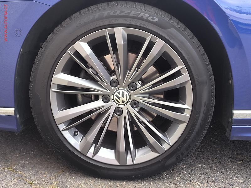 Volkswagen Passat (2019) 2.0TDi, ČR, R-Line, DSG, LED - fotka 26 z 27