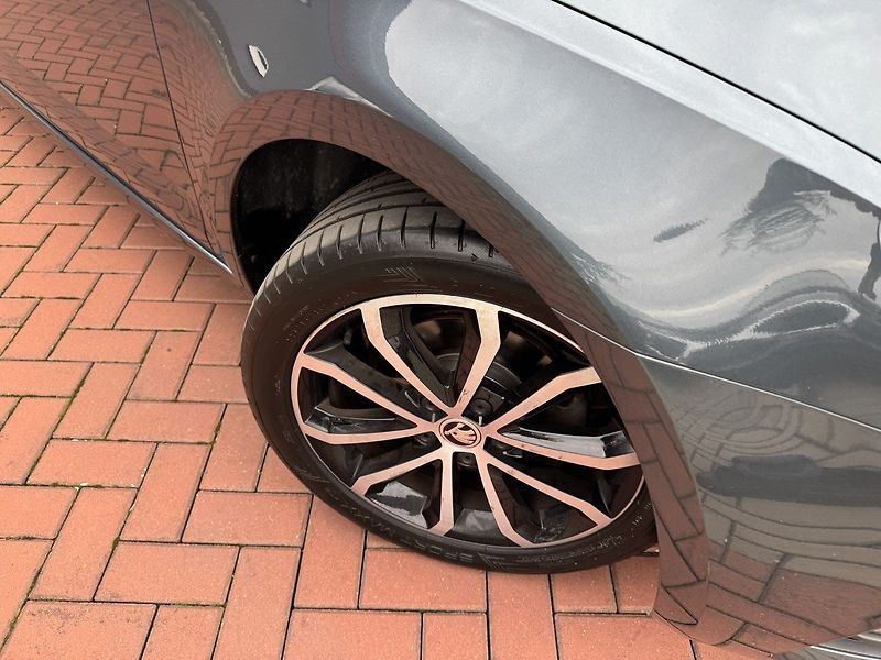 Škoda Octavia (2020) 2.0TDi DSG LED Navi Kamera - fotka 42 z 46