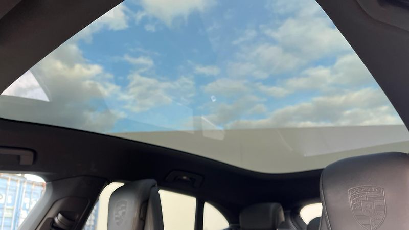 Porsche Taycan 4 Cross Turismo - fotka 28 z 30