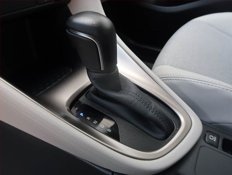 Toyota Yaris (2022) Executive 1.5 VVT-i Hybrid - fotka 13 z 21