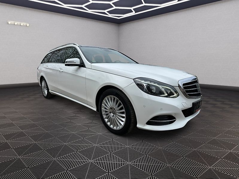 Mercedes-Benz Třídy E (2016) 350CDI 4Matic Elegance - fotka 1 z 40