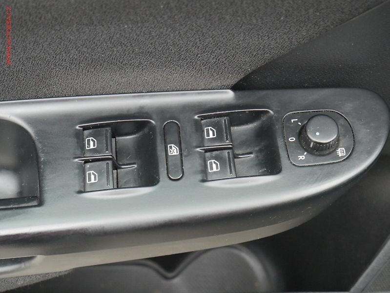 Volkswagen Passat (2010) 2.0TDi, Bixen, navi, STK3/28 - fotka 11 z 16