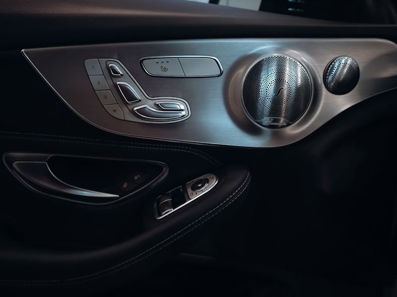 Mercedes-Benz Třídy C C 300d coupe 4MATIC AMG - fotka 10 z 32