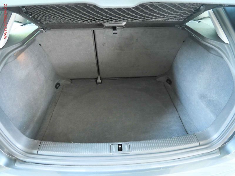 Audi A3 (2007) 1.6i, AC, tempo - fotka 7 z 18