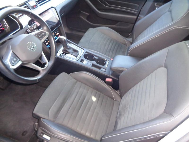 Volkswagen Passat 2.0 TDI DSG Elegance 110 kW - fotka 10 z 30