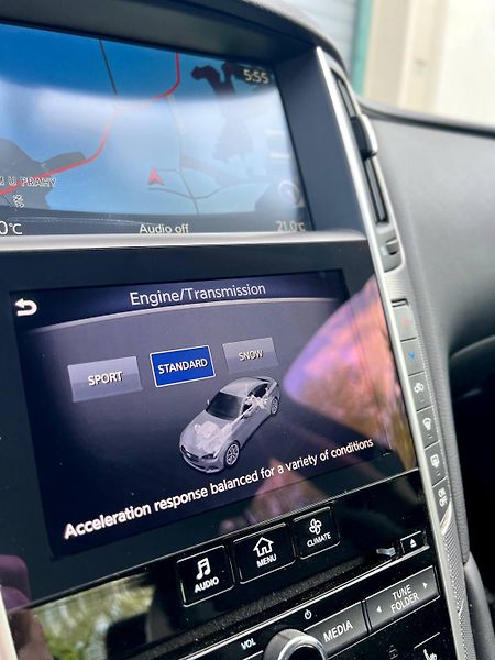 Infiniti Q50 (2014) REPREZENTATIVNÍ SEDAN TOP VÝBA - fotka 25 z 29