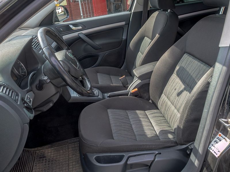 Škoda Octavia (2011) 1.2T 77KW – VÝBAVA - fotka 10 z 41