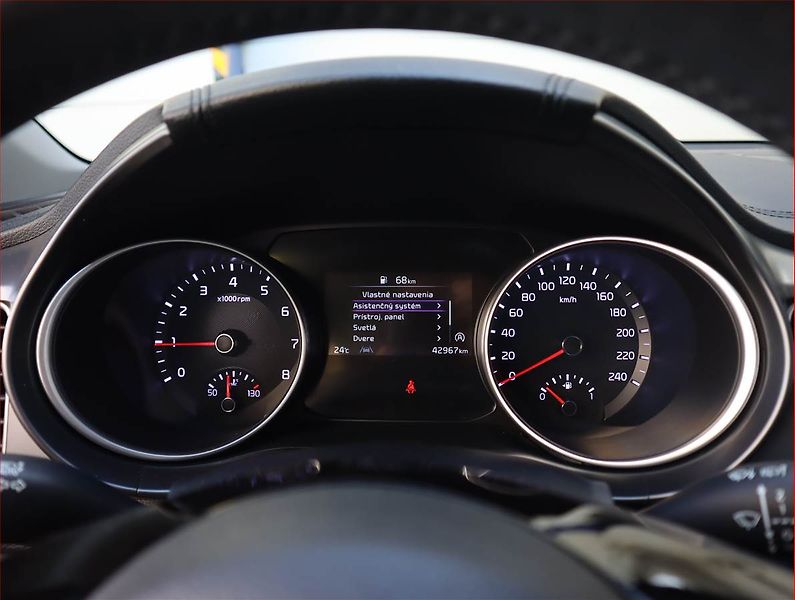 Kia Ceed (2022) 1.0 T-GDI, Serv.kniha - fotka 11 z 17